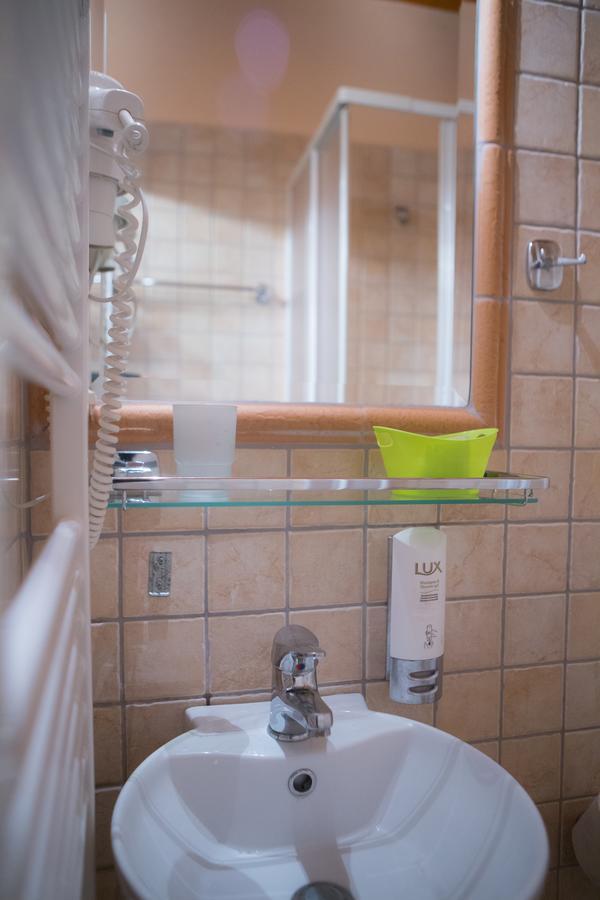To Spitiko Hotell Palaiós Ájos Athanásios Eksteriør bilde